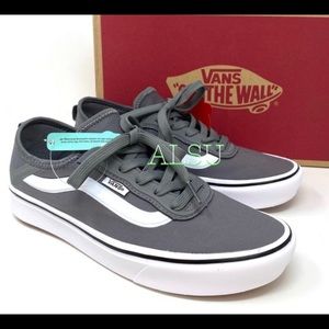 Brand new pair mens vans size 11